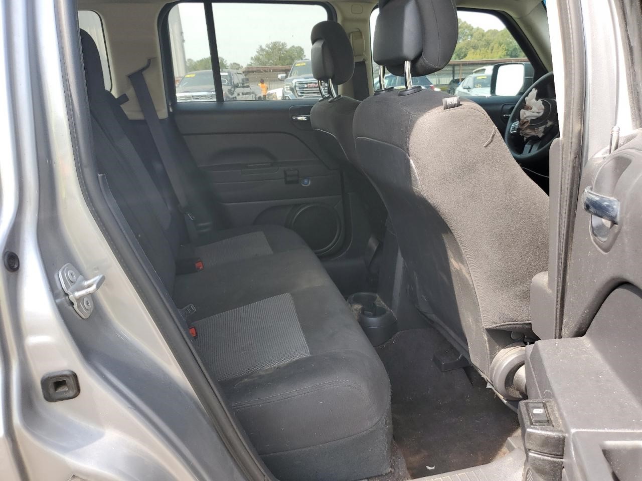 Vehicle/33539_11.jpg
