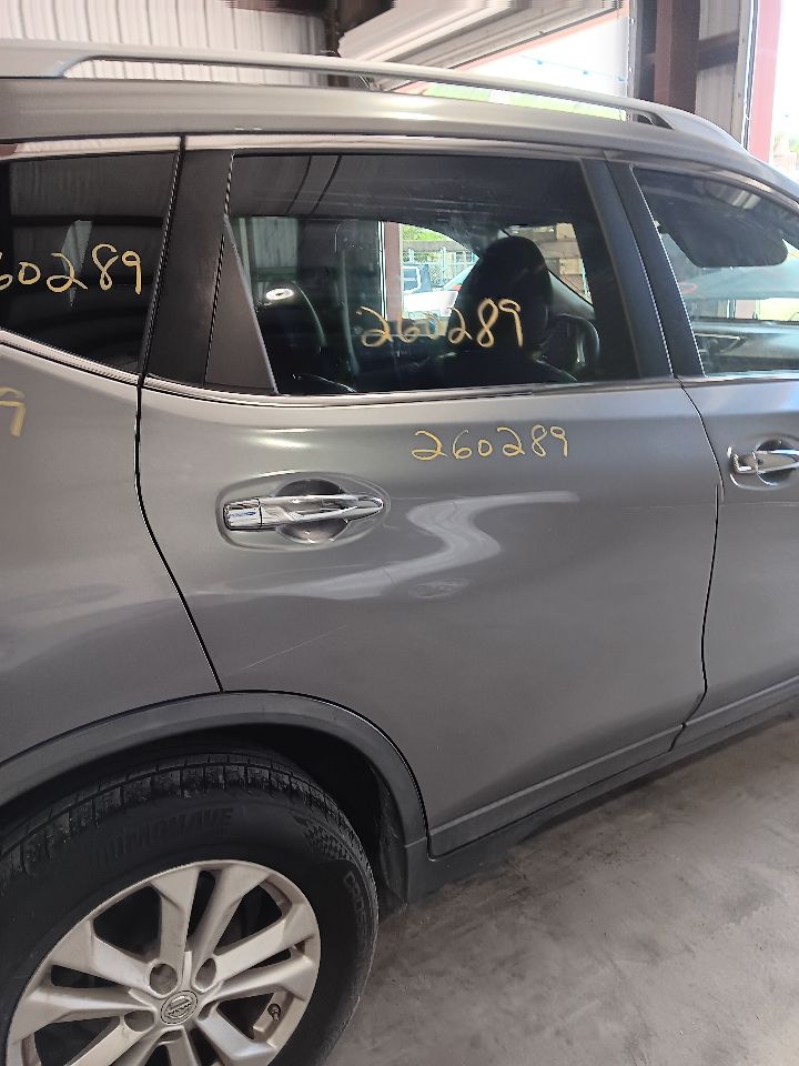 https://f005.backblazeb2.com/file/img-partshotlines-com/Inventory/EX754/Vehicle/36842_12.jpg