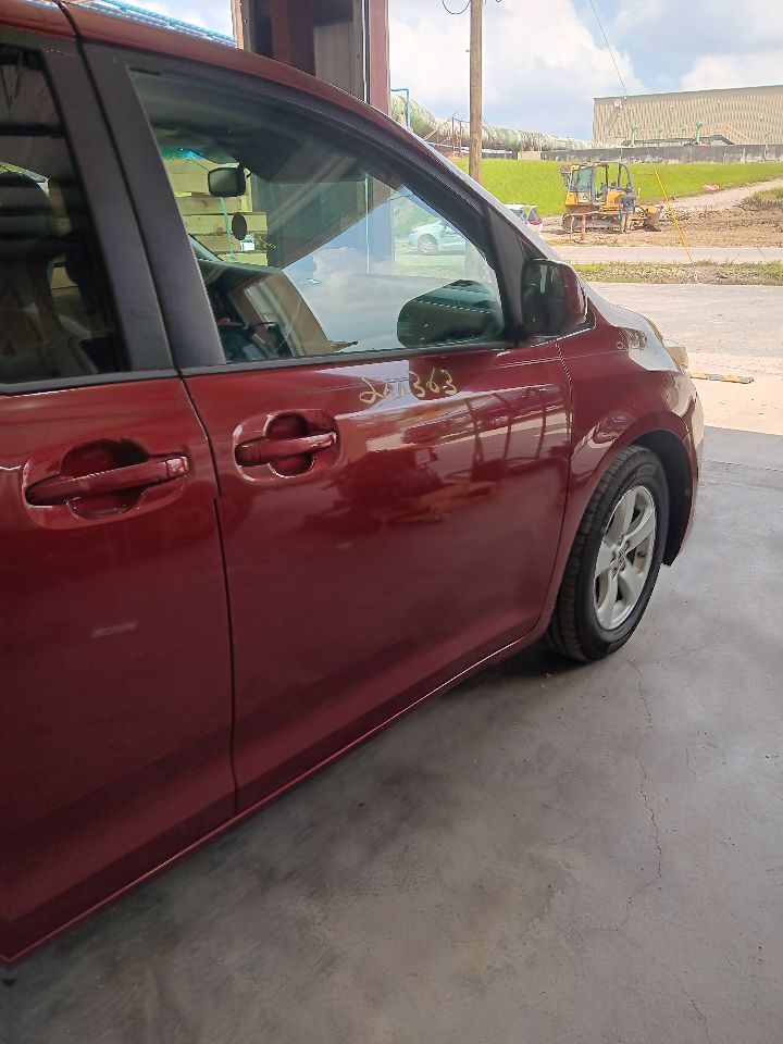 Vehicle/37379_12.jpg