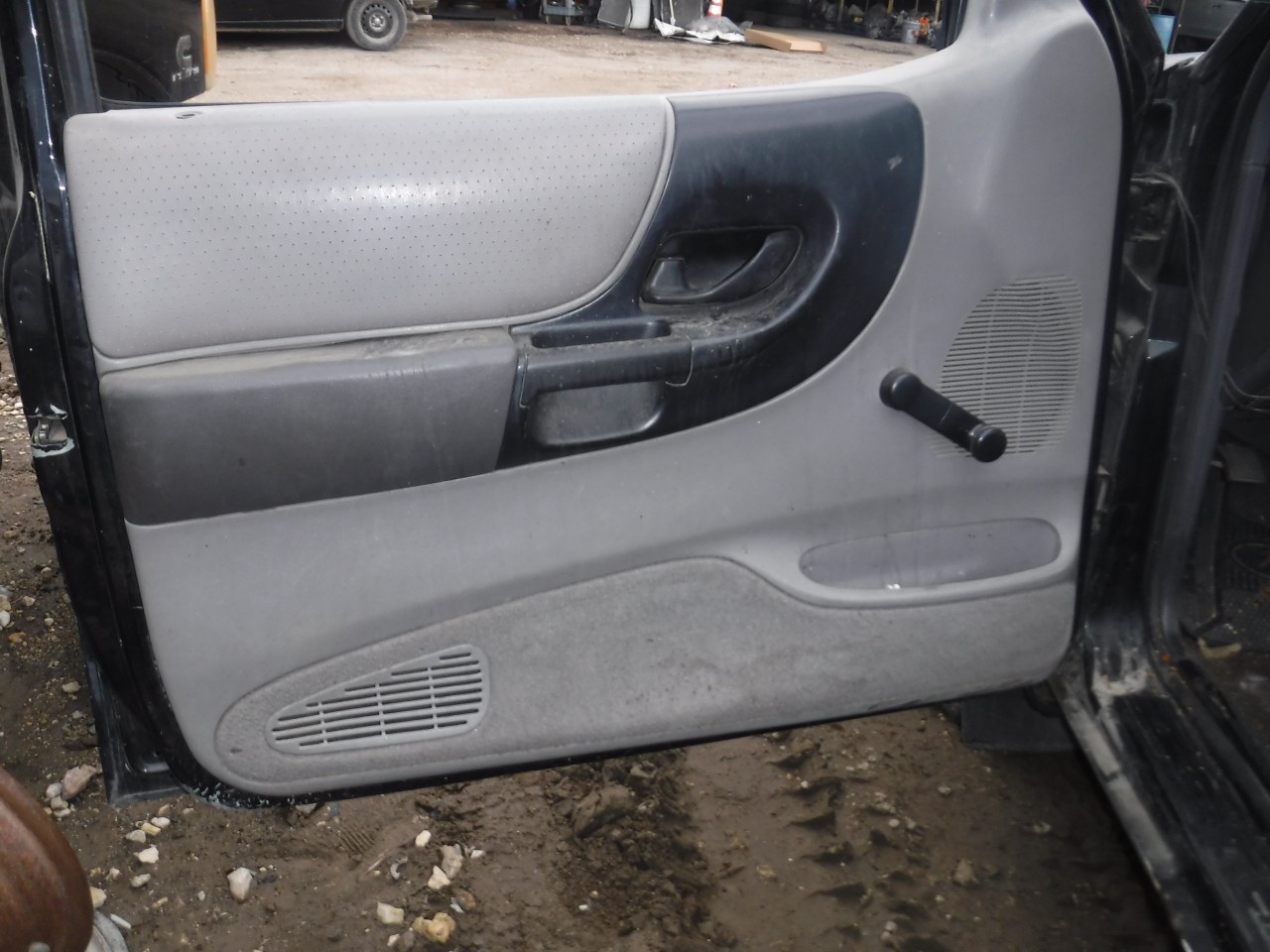 https://f005.backblazeb2.com/file/img-partshotlines-com/Inventory/EX863/Vehicle/18166_09.jpg