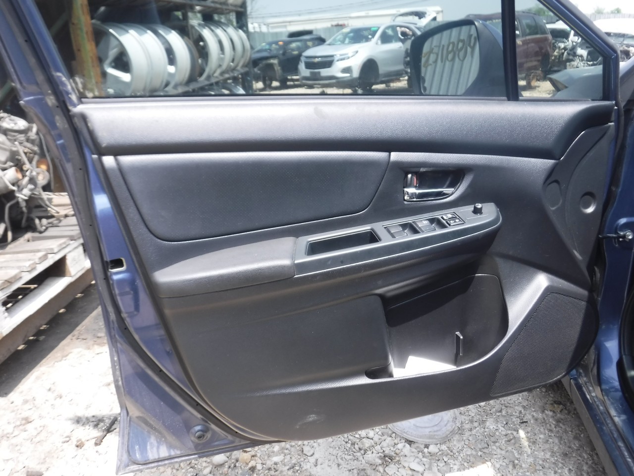https://f005.backblazeb2.com/file/img-partshotlines-com/Inventory/EX863/Vehicle/18336_12.jpg
