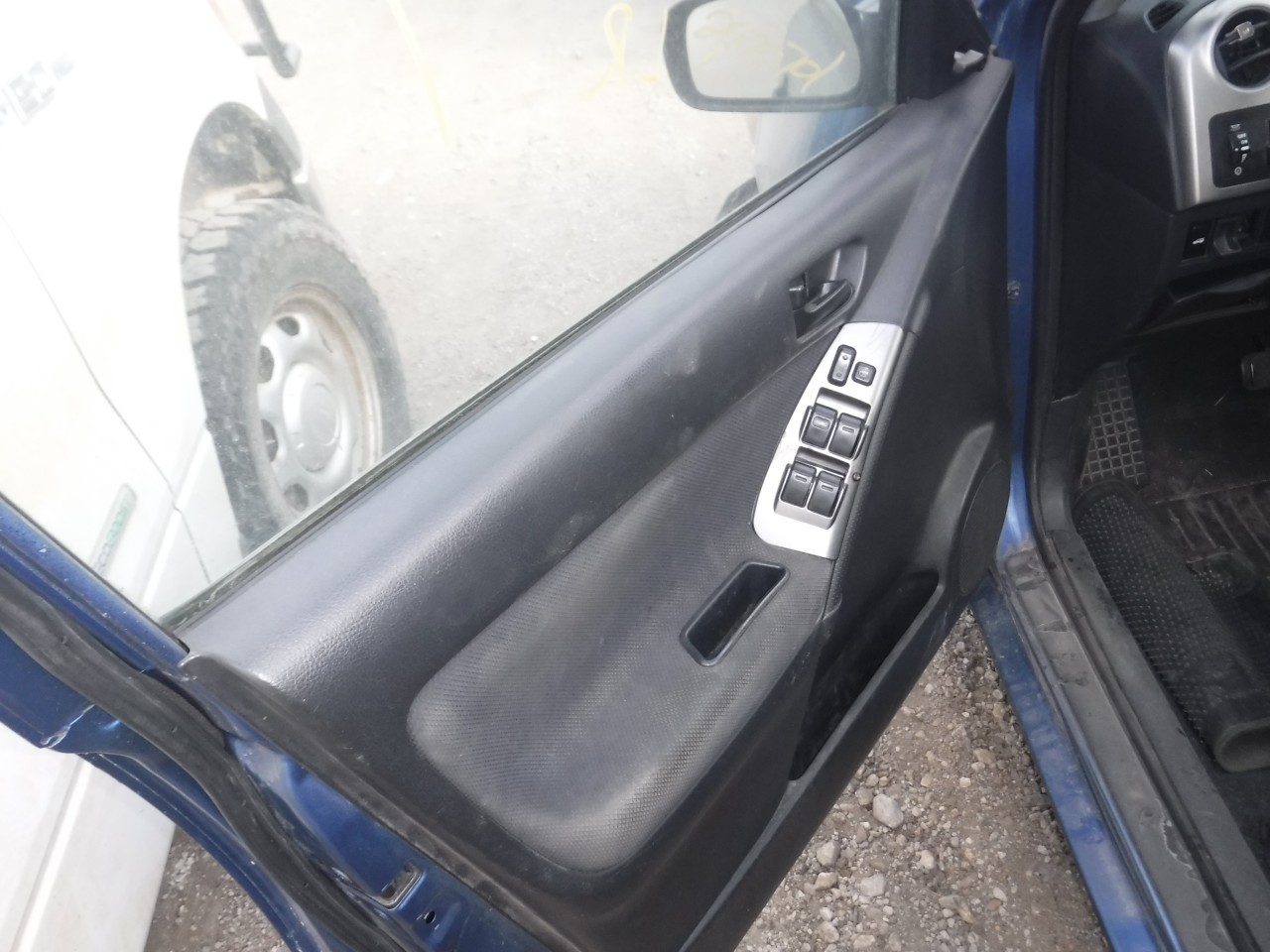 https://f005.backblazeb2.com/file/img-partshotlines-com/Inventory/EX863/Vehicle/20525_09.jpg