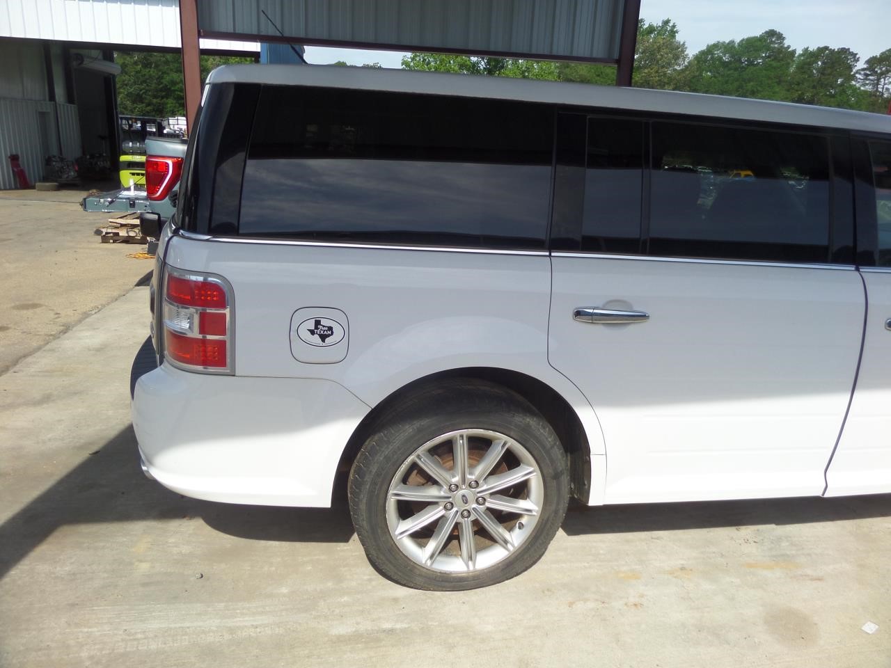 https://f005.backblazeb2.com/file/img-partshotlines-com/Inventory/EX865/Vehicle/16899_10.jpg