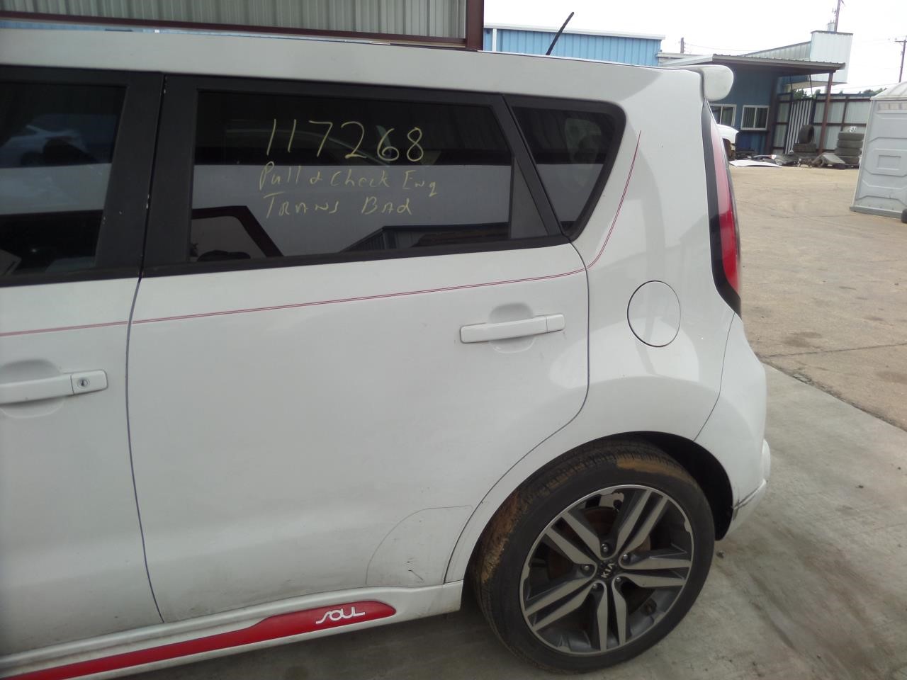 https://f005.backblazeb2.com/file/img-partshotlines-com/Inventory/EX865/Vehicle/16927_08.jpg