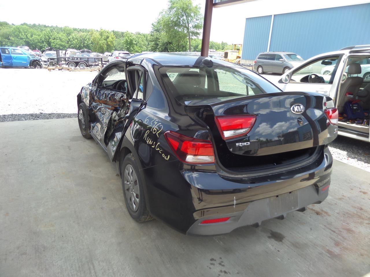 https://f005.backblazeb2.com/file/img-partshotlines-com/Inventory/EX865/Vehicle/17197_02.jpg