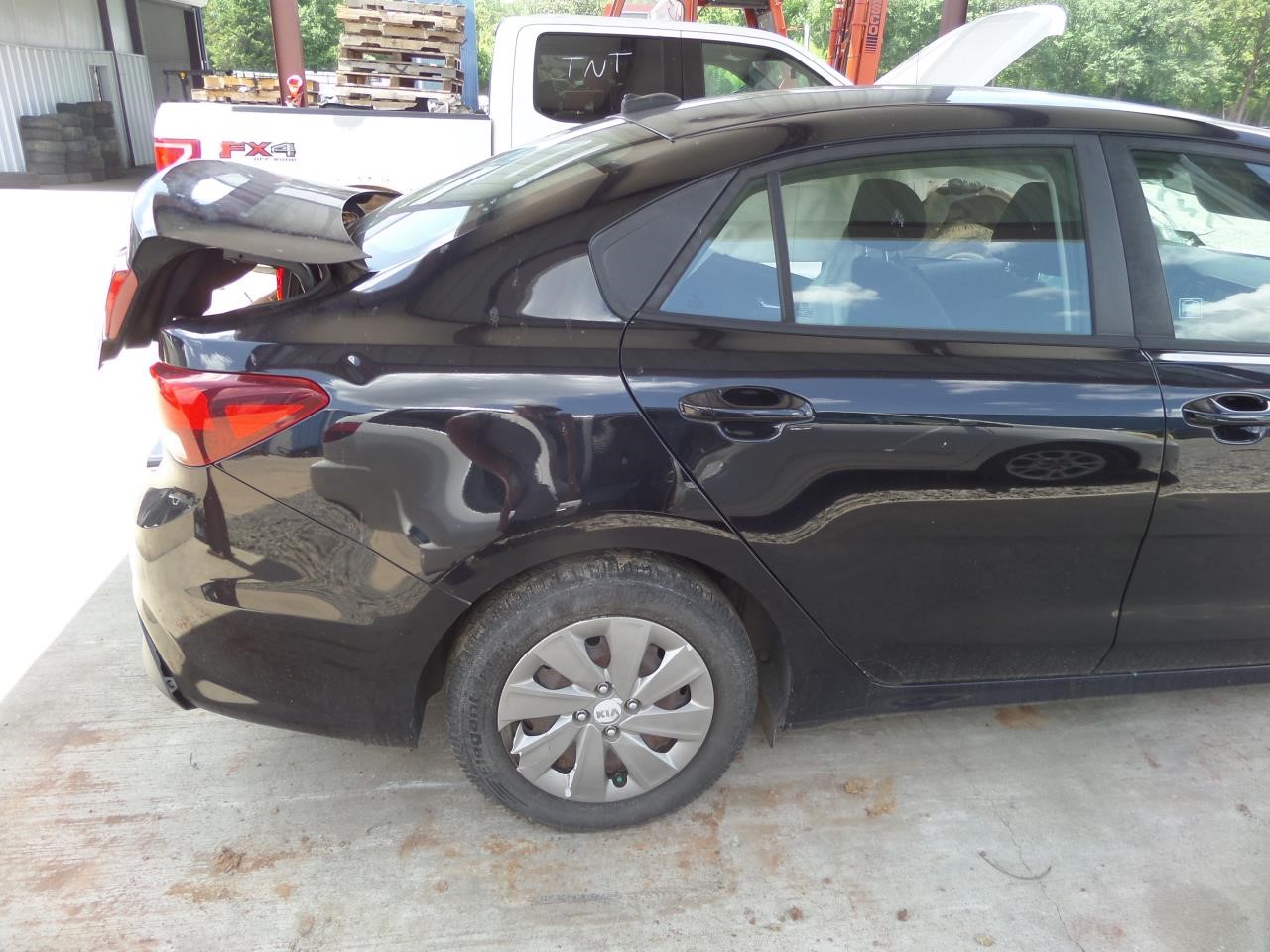 https://f005.backblazeb2.com/file/img-partshotlines-com/Inventory/EX865/Vehicle/17197_10.jpg