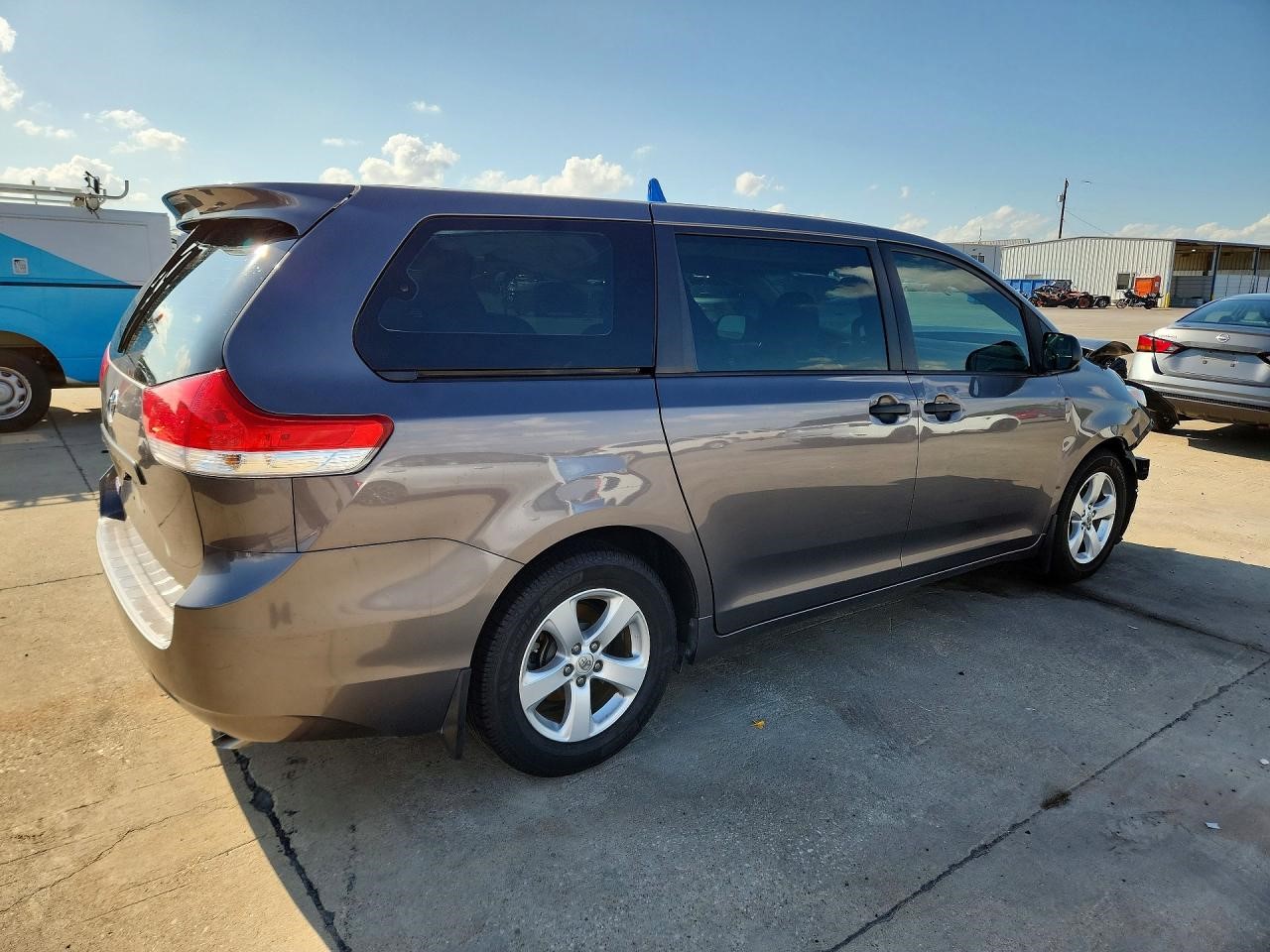 https://f005.backblazeb2.com/file/img-partshotlines-com/Inventory/EX881/Vehicle/12388_01.jpg