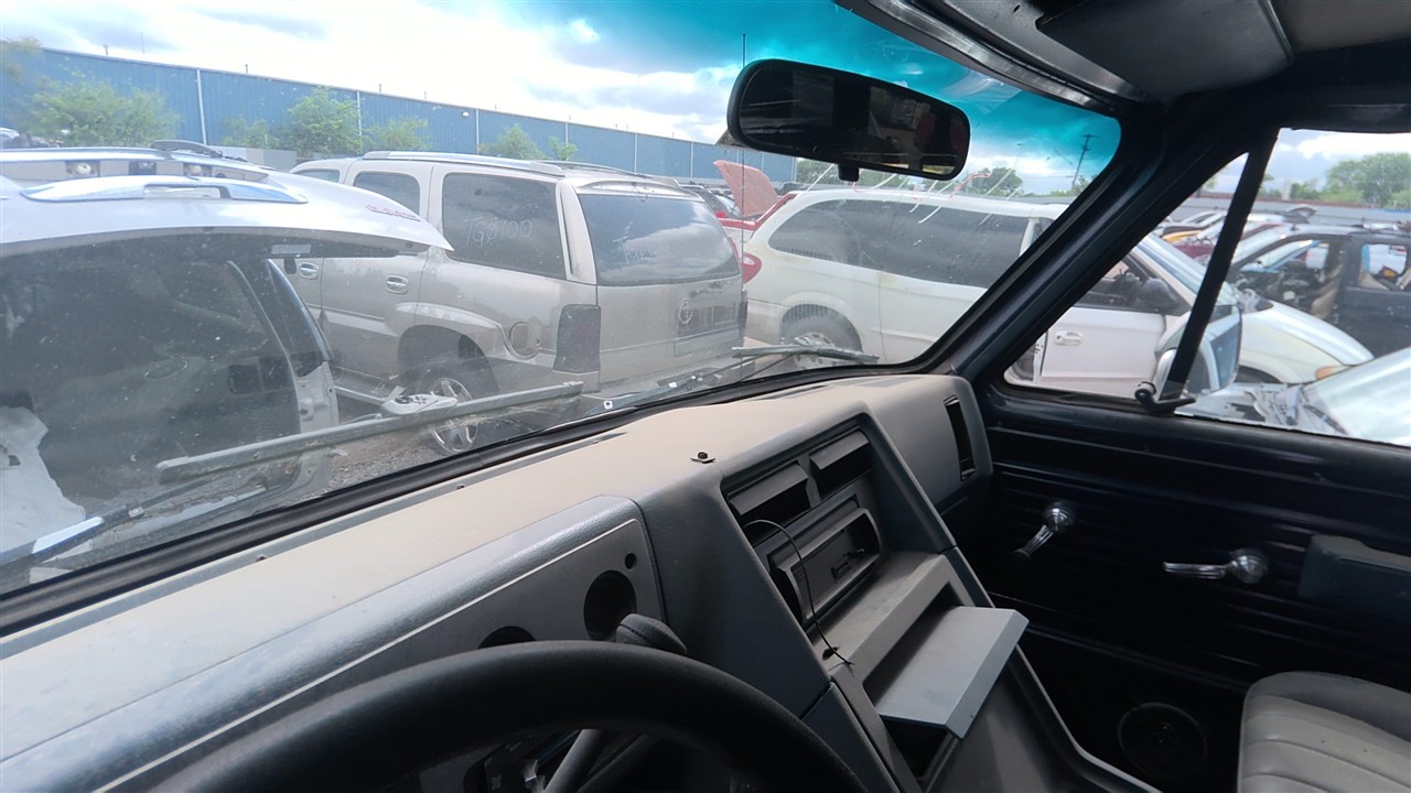 https://f005.backblazeb2.com/file/img-partshotlines-com/Inventory/EX921/Vehicle/7353_10.jpg