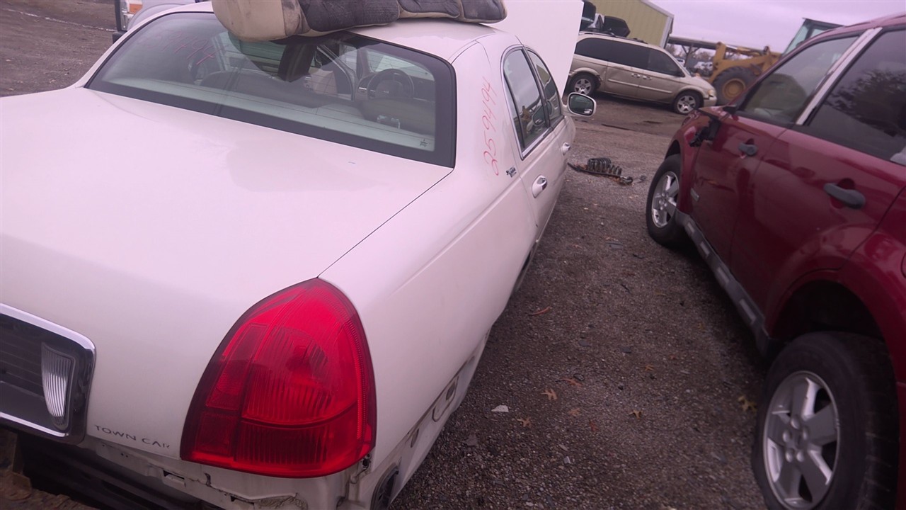 https://f005.backblazeb2.com/file/img-partshotlines-com/Inventory/EX921/Vehicle/7548_08.jpg