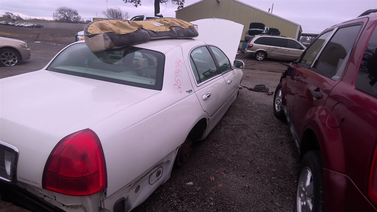 https://f005.backblazeb2.com/file/img-partshotlines-com/Inventory/EX921/Vehicle/7548_09.jpg