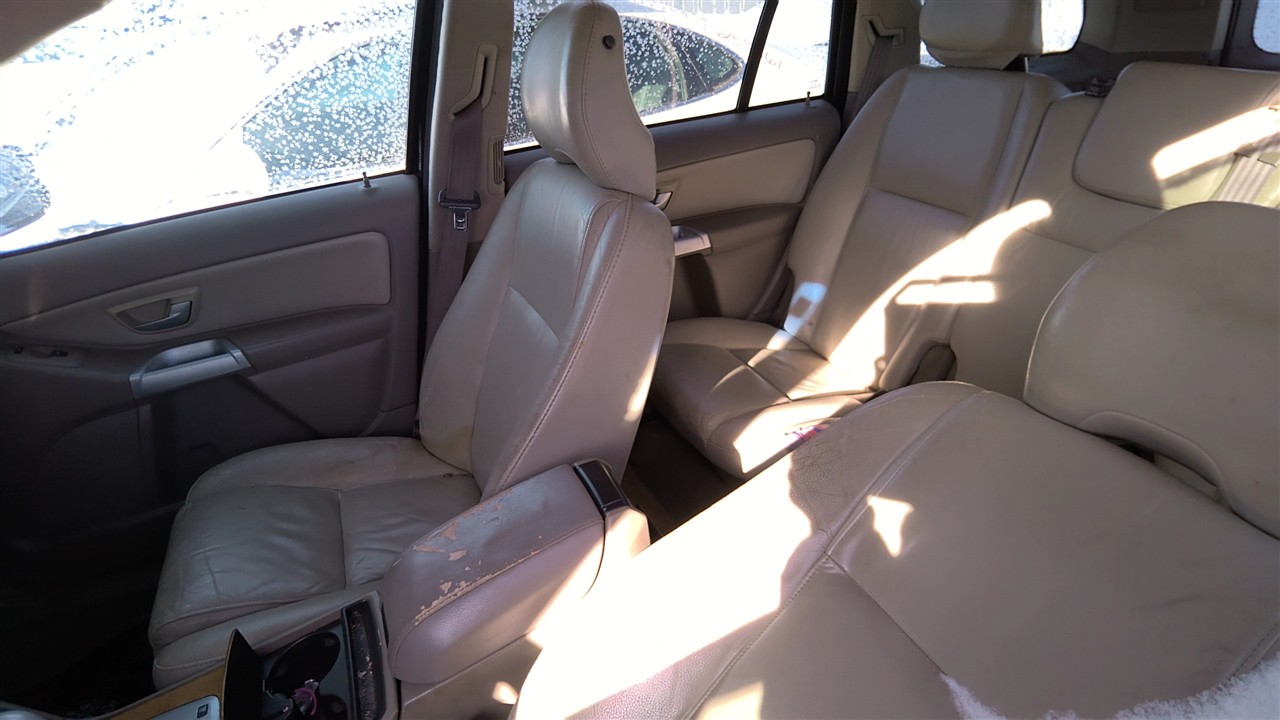 https://f005.backblazeb2.com/file/img-partshotlines-com/Inventory/EX921/Vehicle/7795_10.jpg