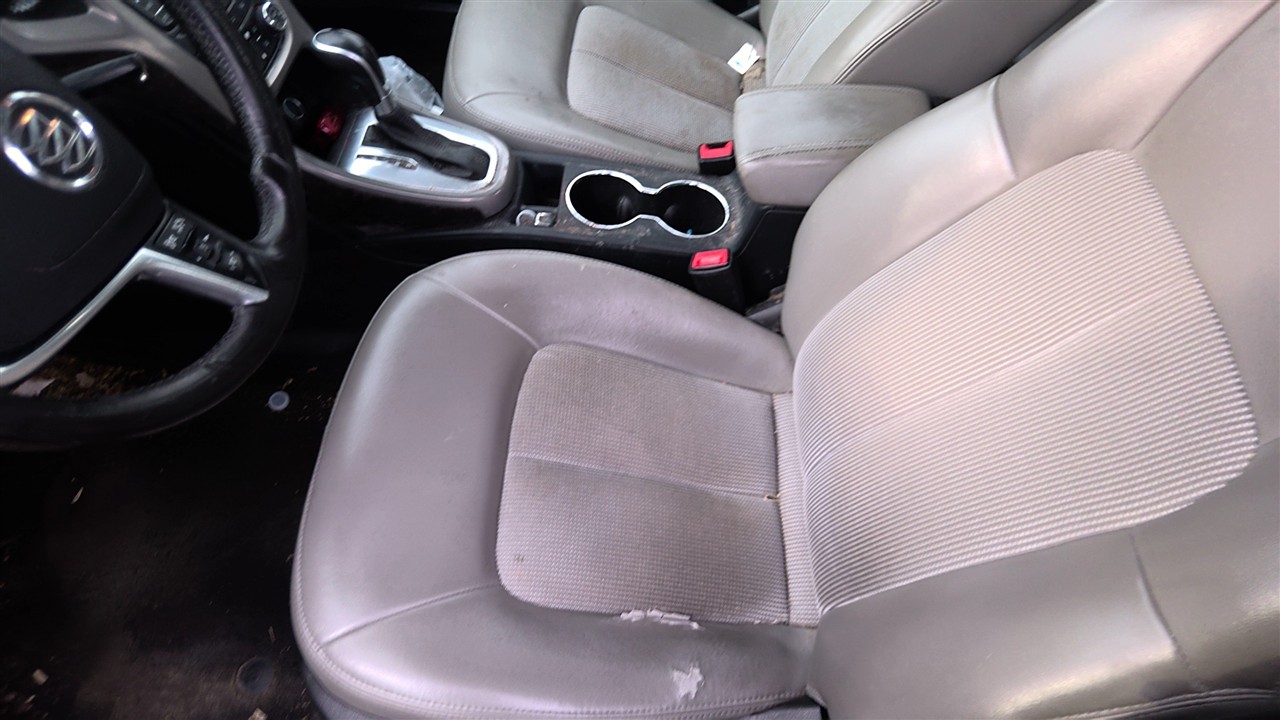 https://f005.backblazeb2.com/file/img-partshotlines-com/Inventory/EX921/Vehicle/7960_12.jpg