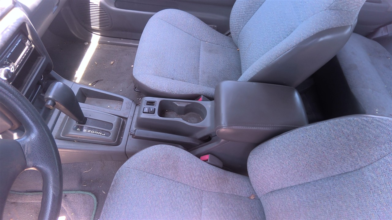 https://f005.backblazeb2.com/file/img-partshotlines-com/Inventory/EX921/Vehicle/8311_06.jpg
