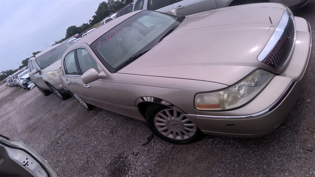 https://f005.backblazeb2.com/file/img-partshotlines-com/Inventory/EX921/Vehicle/8452_07.jpg