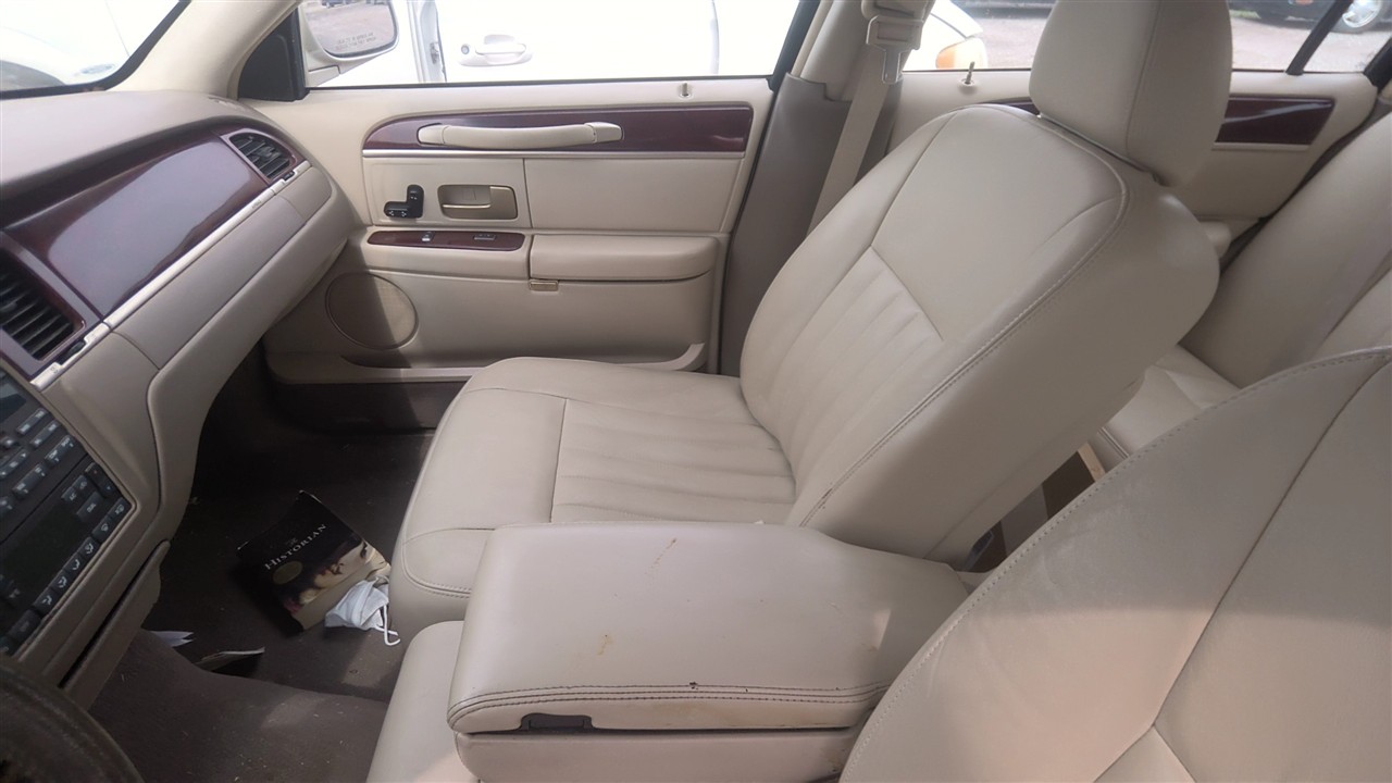 https://f005.backblazeb2.com/file/img-partshotlines-com/Inventory/EX921/Vehicle/8452_11.jpg
