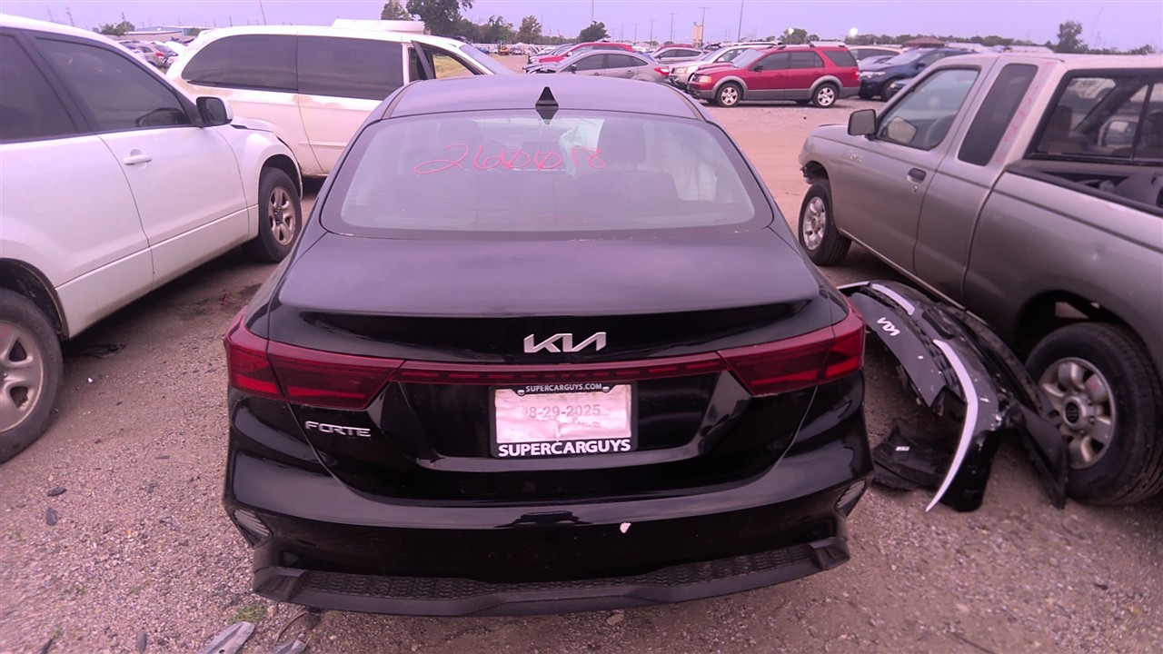 https://f005.backblazeb2.com/file/img-partshotlines-com/Inventory/EX921/Vehicle/8633_08.jpg