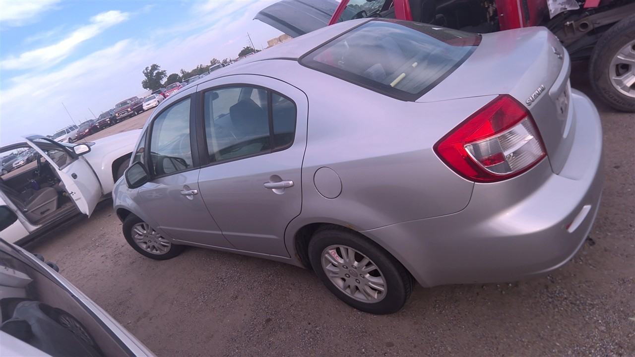 https://f005.backblazeb2.com/file/img-partshotlines-com/Inventory/EX921/Vehicle/8720_05.jpg