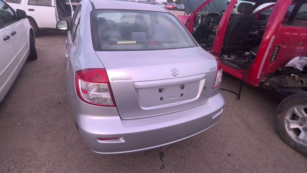 https://f005.backblazeb2.com/file/img-partshotlines-com/Inventory/EX921/Vehicle/8720_06.jpg