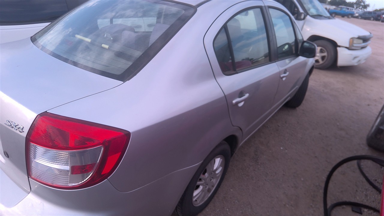 https://f005.backblazeb2.com/file/img-partshotlines-com/Inventory/EX921/Vehicle/8720_07.jpg