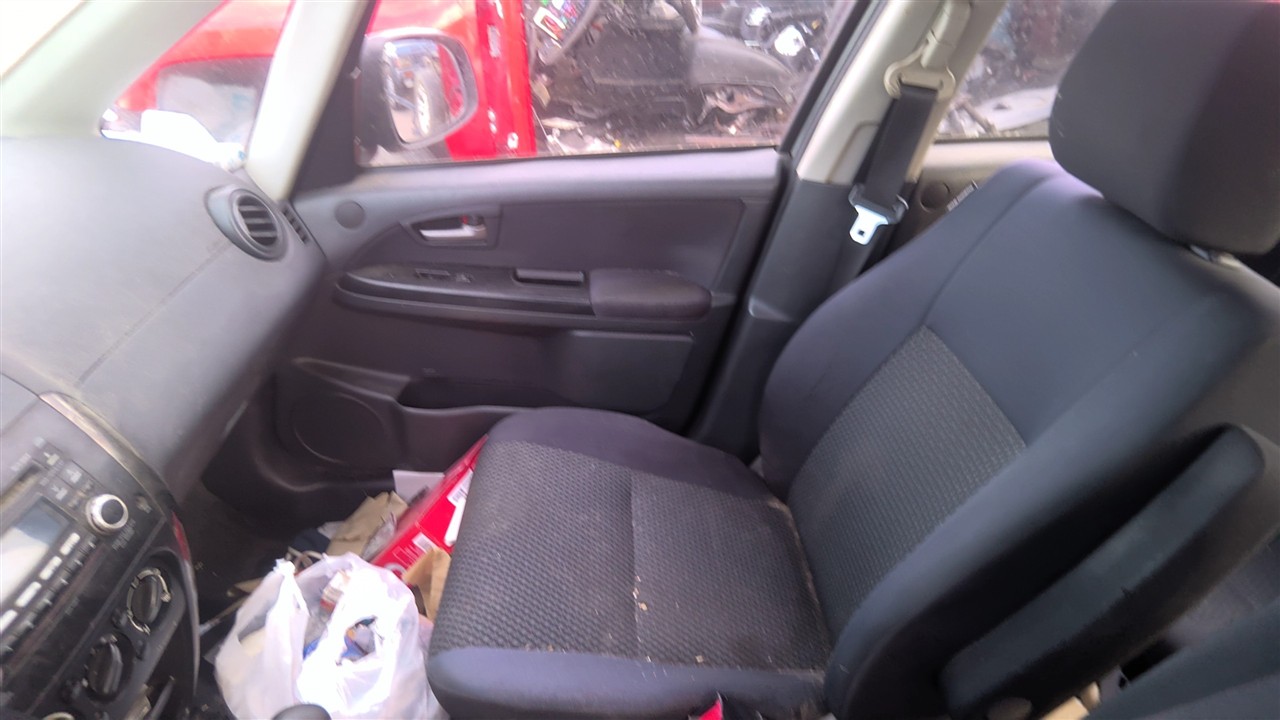 https://f005.backblazeb2.com/file/img-partshotlines-com/Inventory/EX921/Vehicle/8720_12.jpg