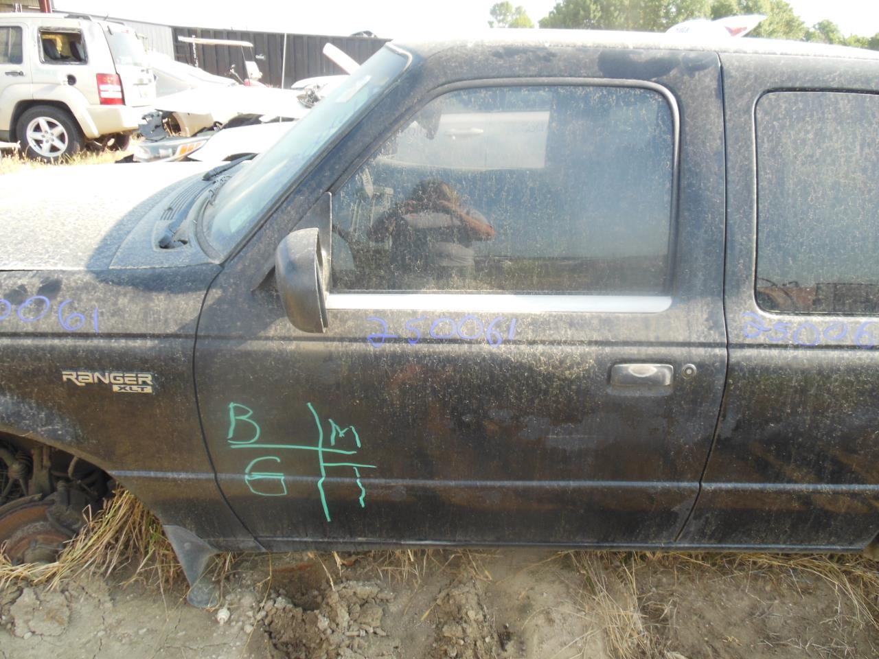 https://f005.backblazeb2.com/file/img-partshotlines-com/Inventory/EX941/Vehicle/6917_08.jpg