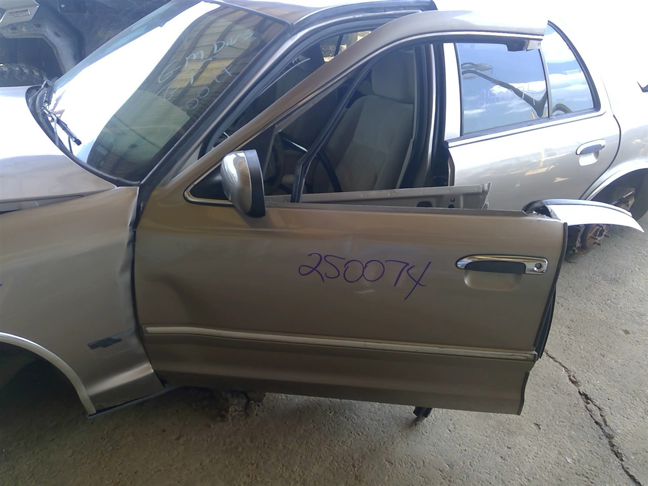 https://f005.backblazeb2.com/file/img-partshotlines-com/Inventory/EX941/Vehicle/6935_10.jpg