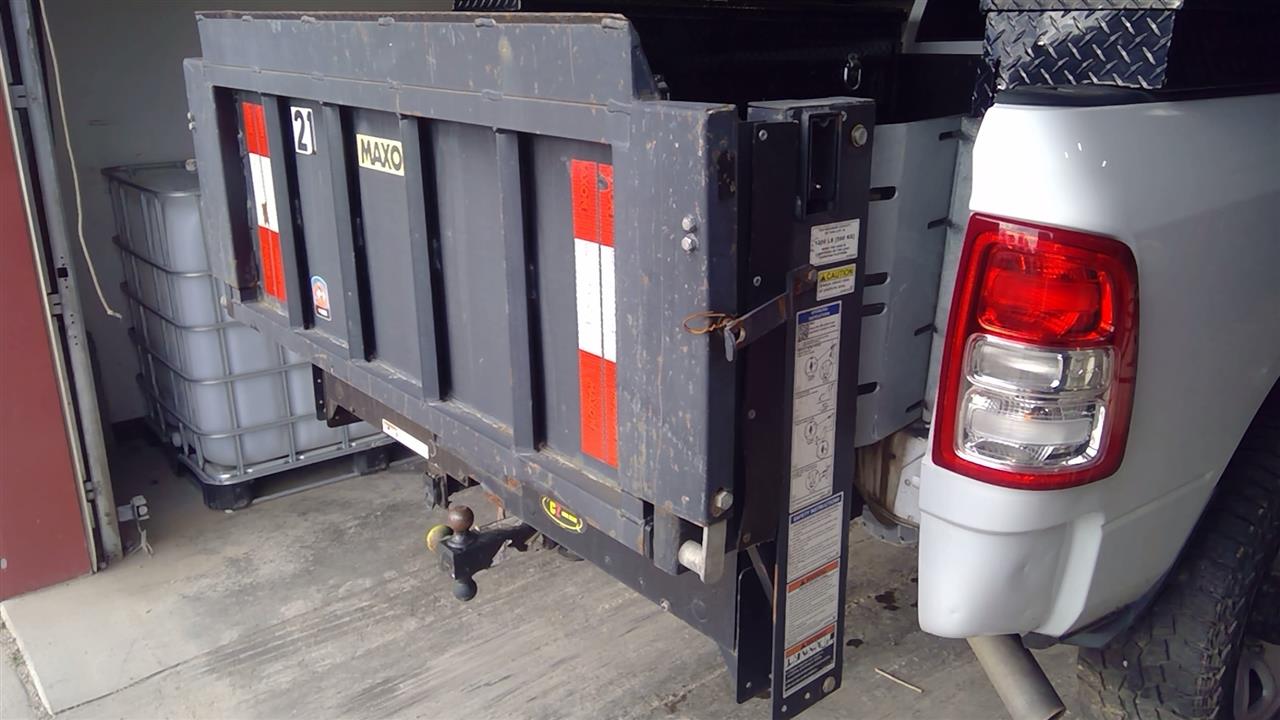 https://f005.backblazeb2.com/file/img-partshotlines-com/Inventory/LPA1/Inventory/100593_03.jpg