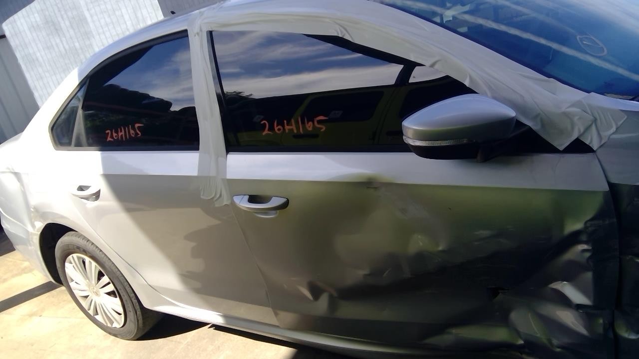 Vehicle/108223_08.jpg