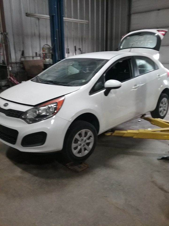 https://f005.backblazeb2.com/file/img-partshotlines-com/Inventory/MA176/Vehicle/7305_01.jpg