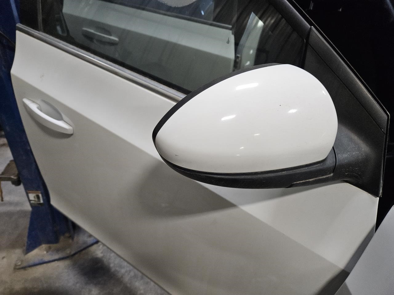 https://f005.backblazeb2.com/file/img-partshotlines-com/Inventory/MA176/Vehicle/7456_04.jpg