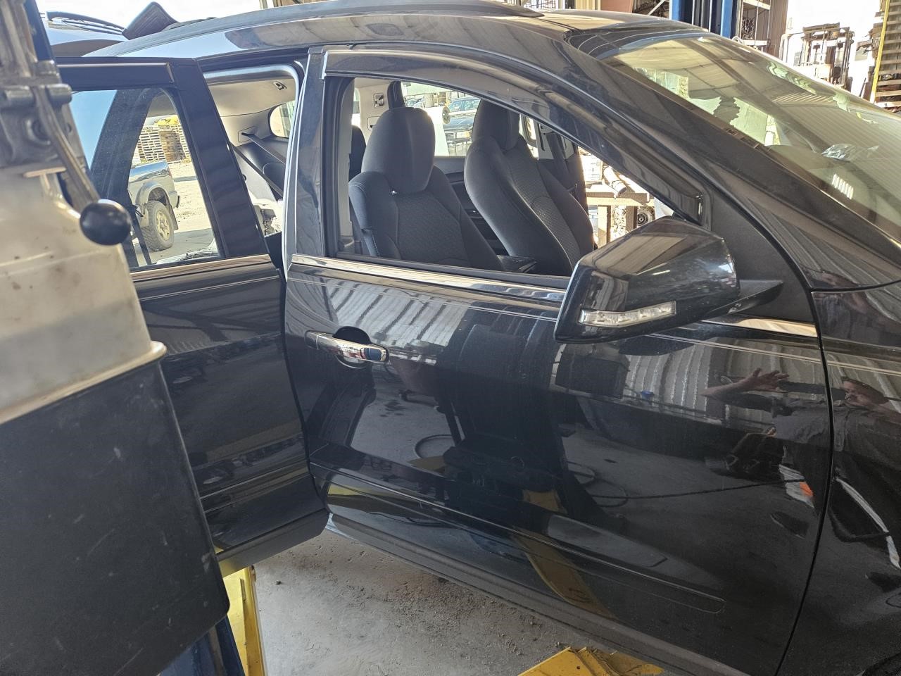 https://f005.backblazeb2.com/file/img-partshotlines-com/Inventory/MA176/Vehicle/7483_11.jpg