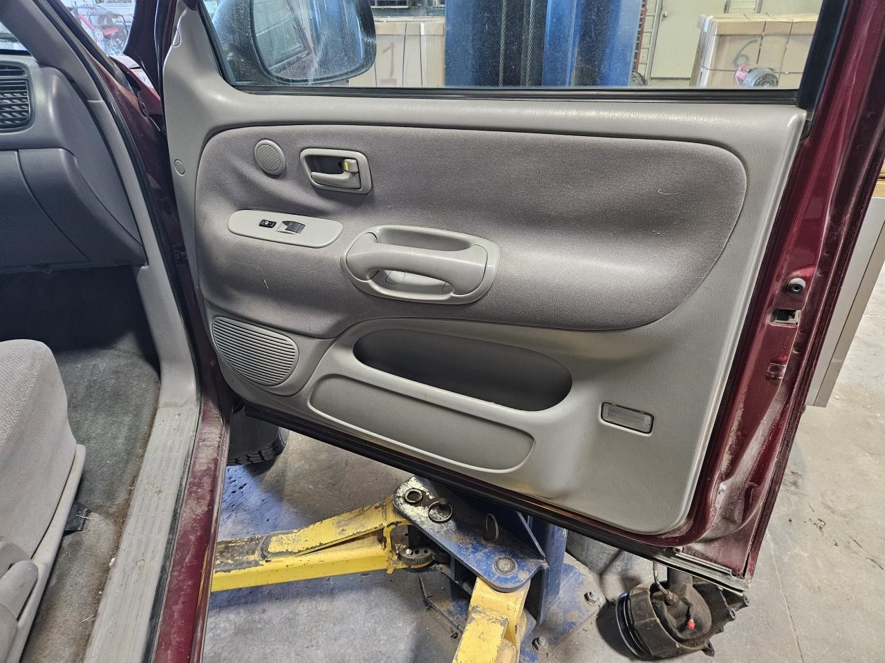 https://f005.backblazeb2.com/file/img-partshotlines-com/Inventory/MA176/Vehicle/7489_12.jpg