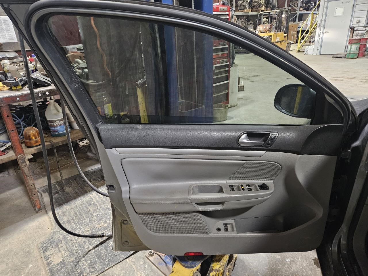 https://f005.backblazeb2.com/file/img-partshotlines-com/Inventory/MA176/Vehicle/7526_09.jpg