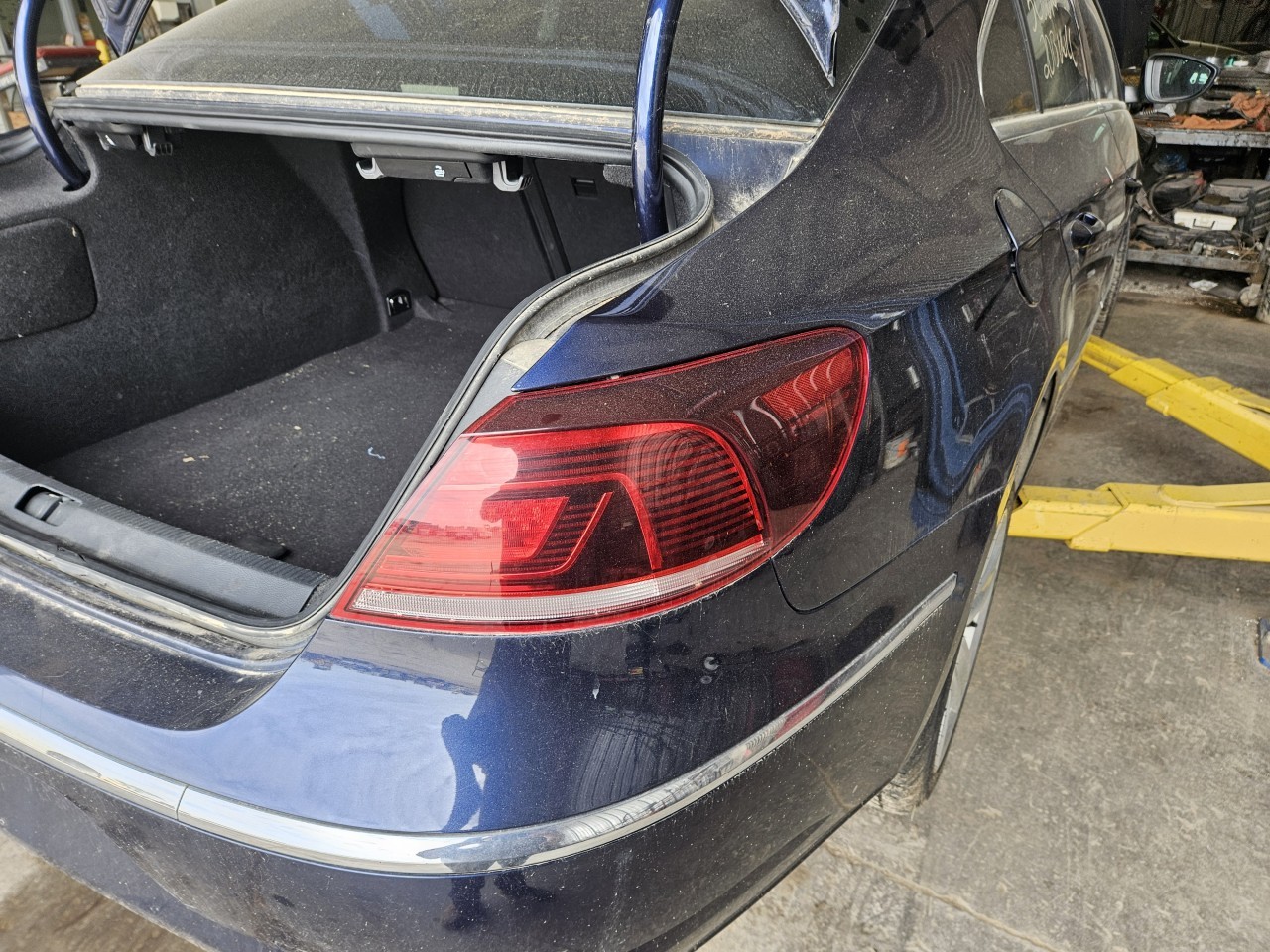 https://f005.backblazeb2.com/file/img-partshotlines-com/Inventory/MA176/Vehicle/7553_12.jpg