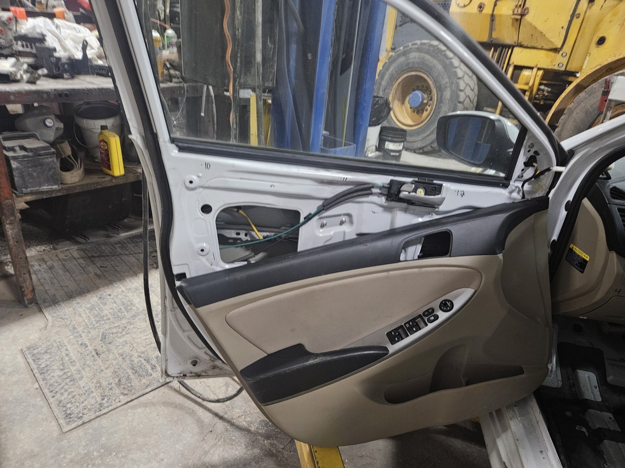 https://f005.backblazeb2.com/file/img-partshotlines-com/Inventory/MA176/Vehicle/7698_10.jpg