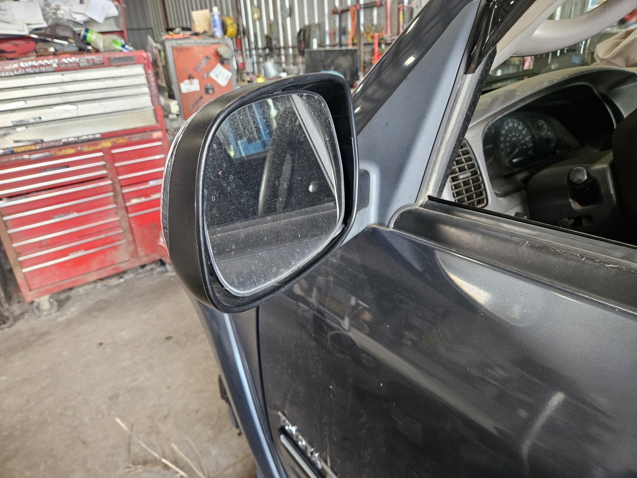 https://f005.backblazeb2.com/file/img-partshotlines-com/Inventory/MA176/Vehicle/7727_16.jpg