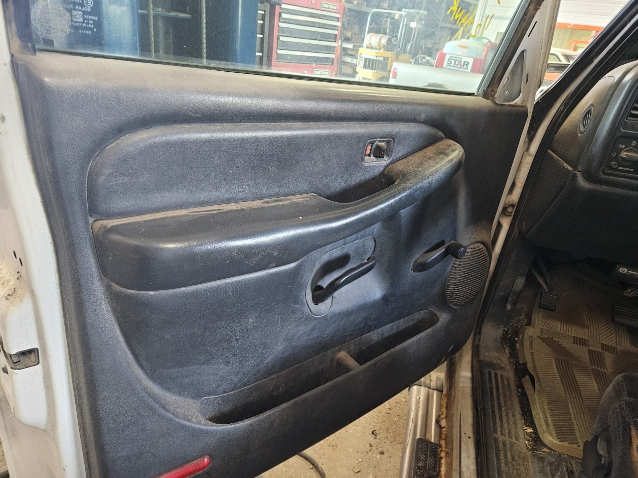 https://f005.backblazeb2.com/file/img-partshotlines-com/Inventory/MA176/Vehicle/7743_12.jpg