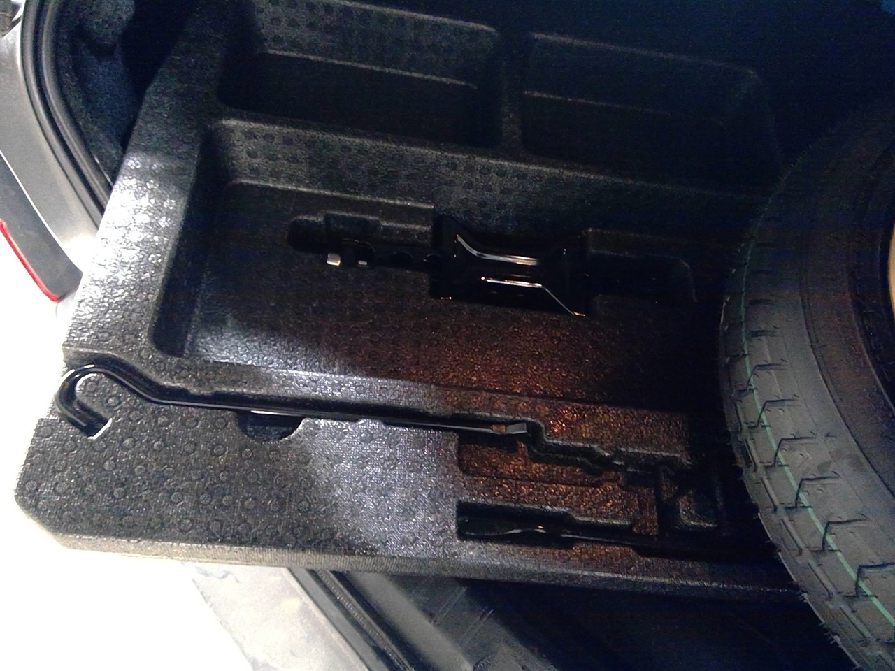 https://f005.backblazeb2.com/file/img-partshotlines-com/Inventory/MA178/Vehicle/10718_08.jpg