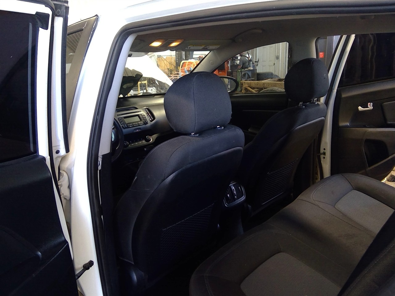 https://f005.backblazeb2.com/file/img-partshotlines-com/Inventory/MA178/Vehicle/10867_12.jpg