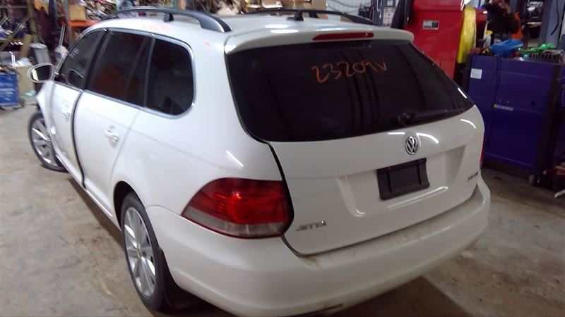 https://f005.backblazeb2.com/file/img-partshotlines-com/Inventory/MA178/Vehicle/6884_03.jpg