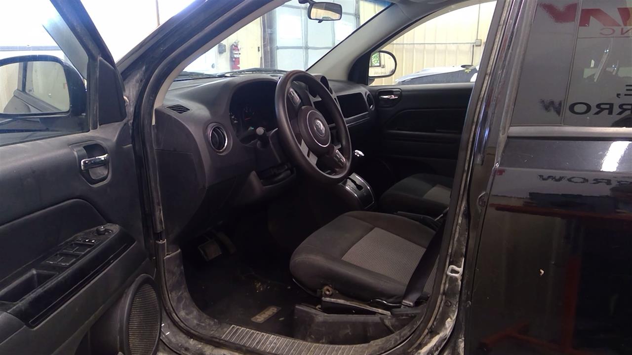 Vehicle/102373_03.jpg