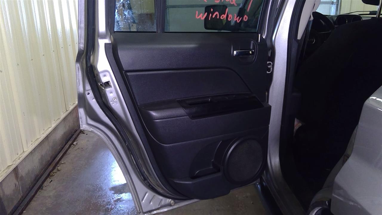 Vehicle/103100_52.jpg