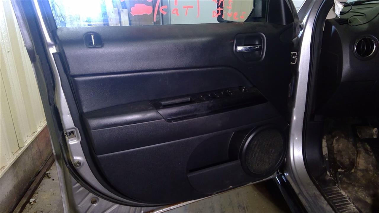 Vehicle/103100_53.jpg