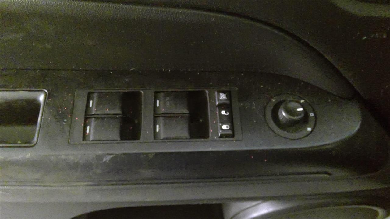 Vehicle/103100_54.jpg