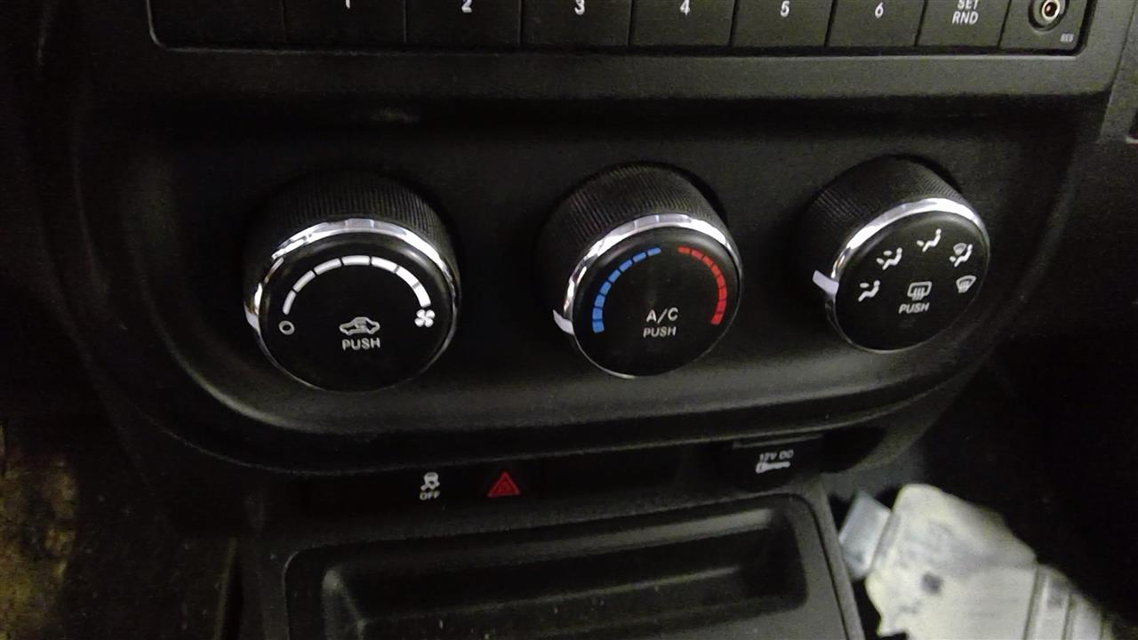 Vehicle/103100_63.jpg