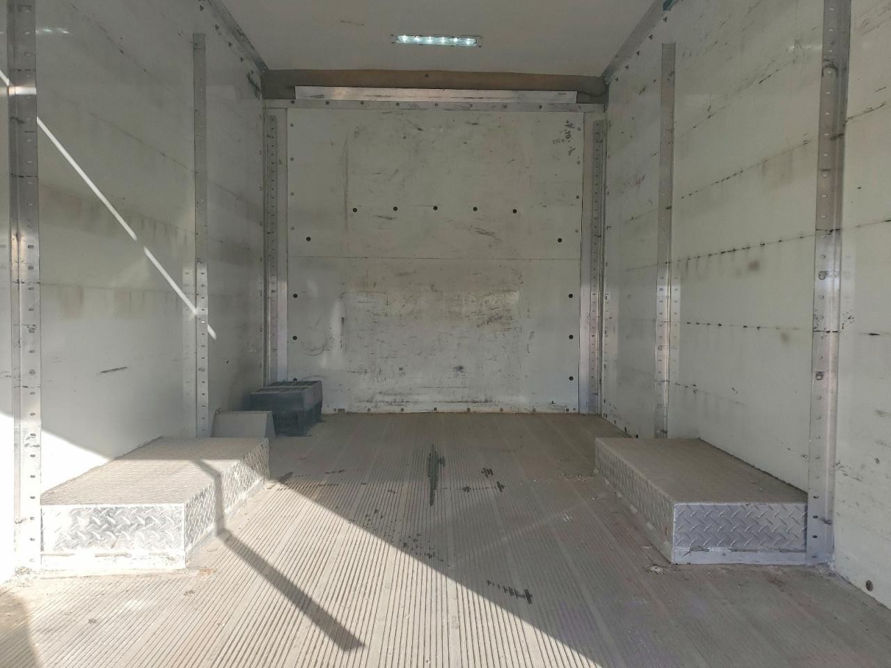https://f005.backblazeb2.com/file/img-partshotlines-com/Inventory/MA185/Vehicle/105889_10.jpg