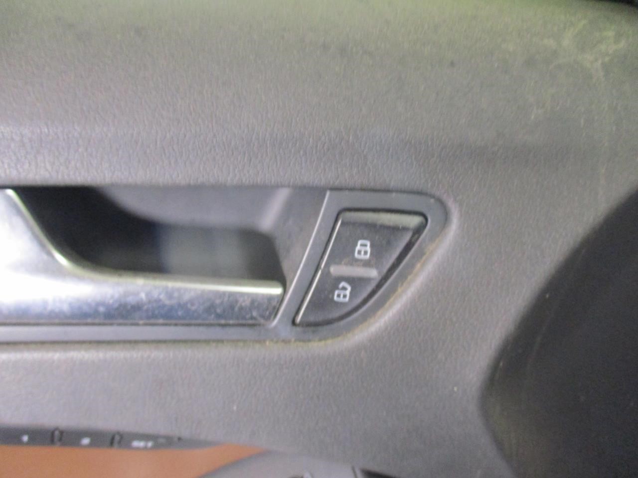 https://f005.backblazeb2.com/file/img-partshotlines-com/Inventory/MA185/Vehicle/105950_35.jpg