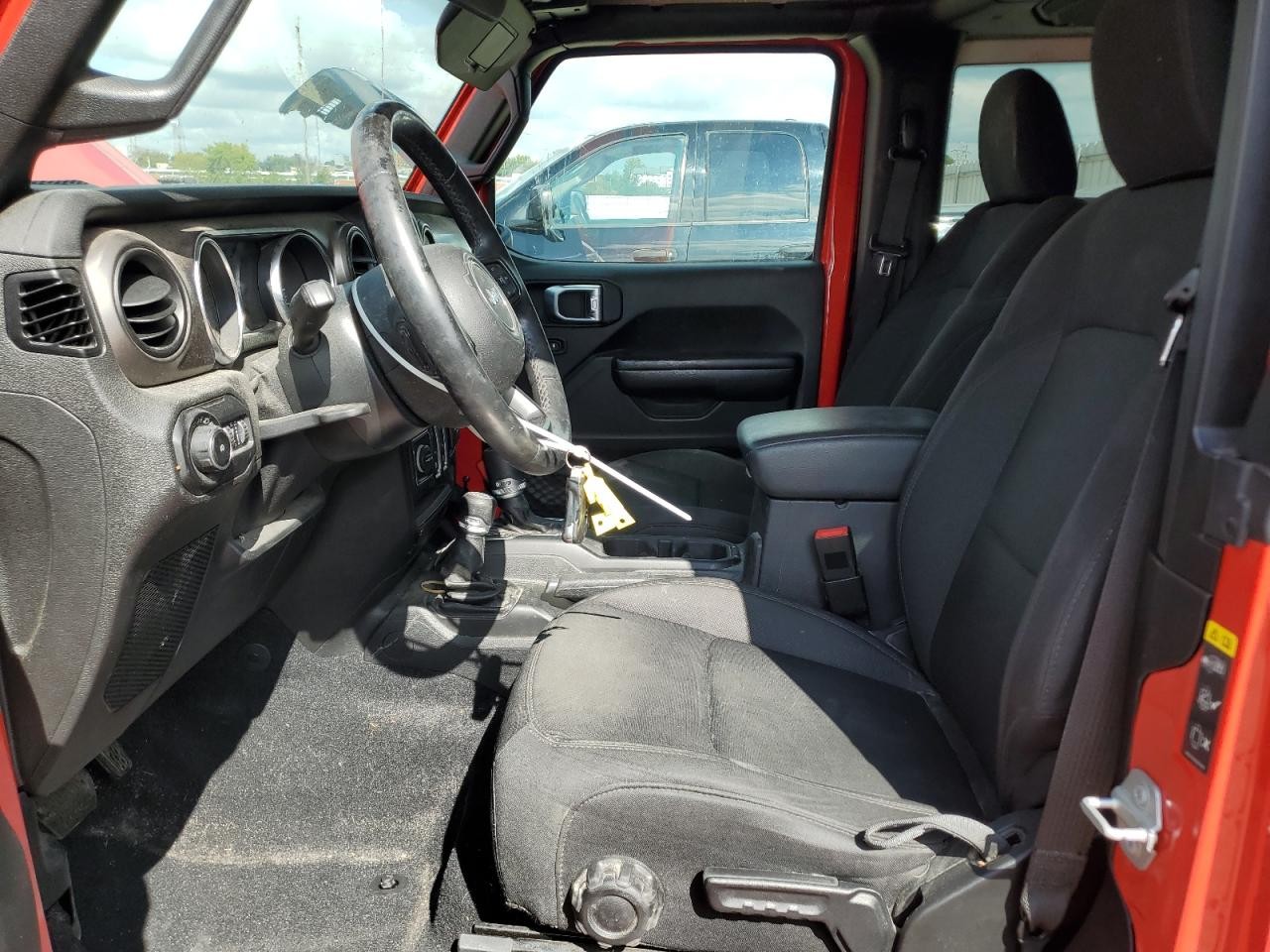 https://f005.backblazeb2.com/file/img-partshotlines-com/Inventory/MA185/Vehicle/105966_07.jpg