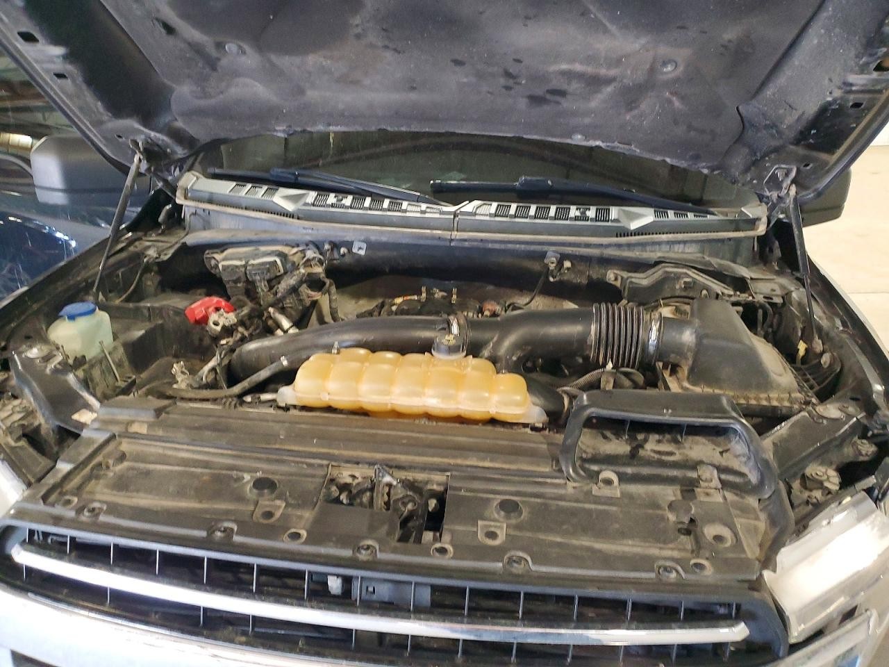 https://f005.backblazeb2.com/file/img-partshotlines-com/Inventory/MA185/Vehicle/106003_11.jpg