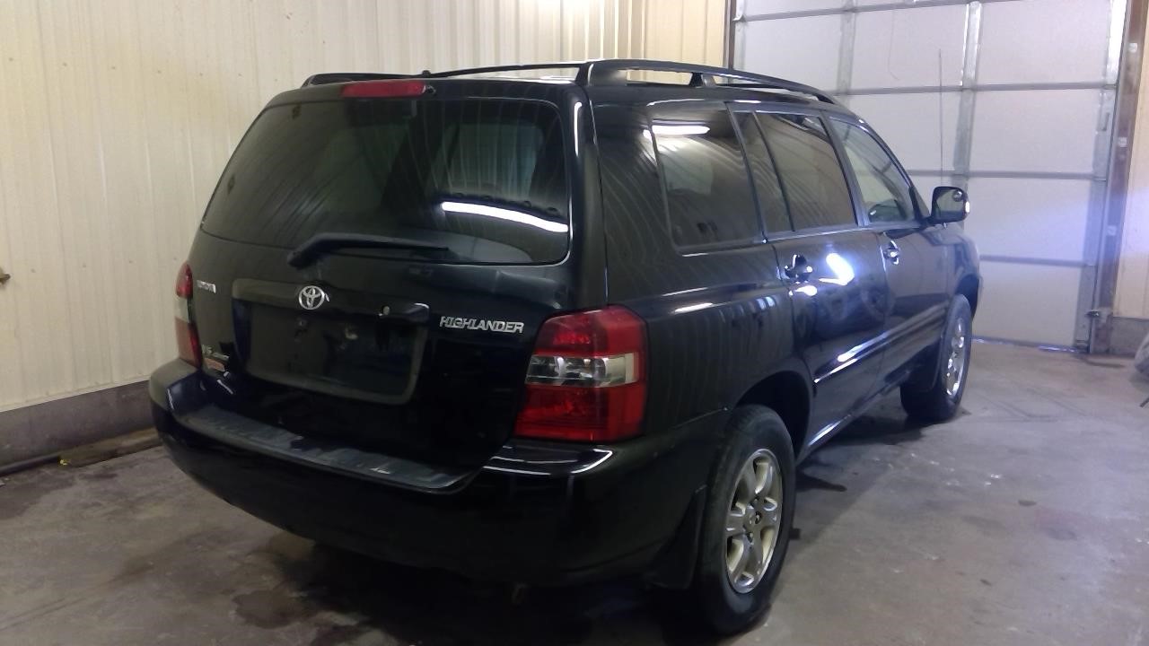 https://f005.backblazeb2.com/file/img-partshotlines-com/Inventory/MA185/Vehicle/106088_09.jpg